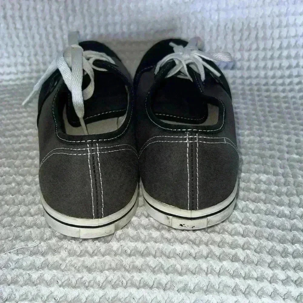 Vans Unisex Canvas Sneakers